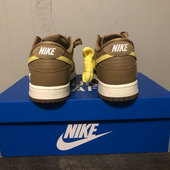 Nike Dunk Low x Undefeated - Picture 9 of 10